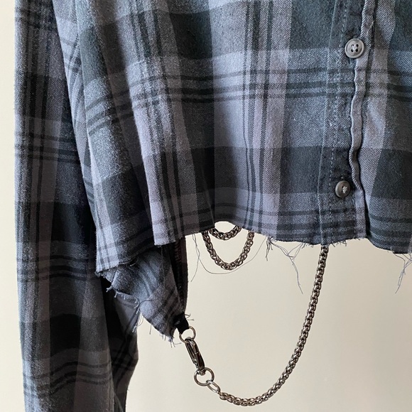 Cropped Chain Link Flannel - Picture 3 of 6